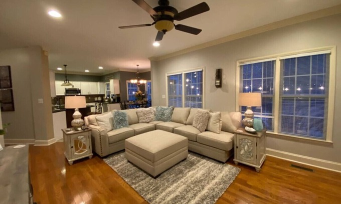 Jamestown Casa | 4 bedrooms/Hot tub/playground/trails/Market/Wyndham/Coliseum