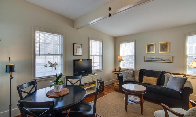 Cannonborough Elliotborough Casa | 4 Bee St