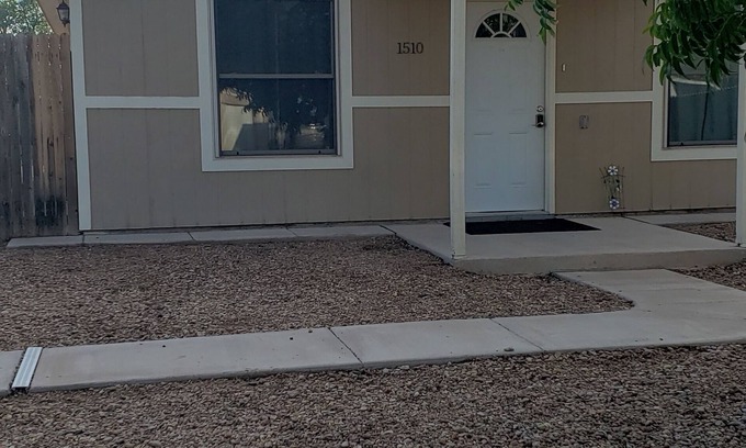 Roswell Casa | 4 blocks from New Mexico Military Institute and Main Street