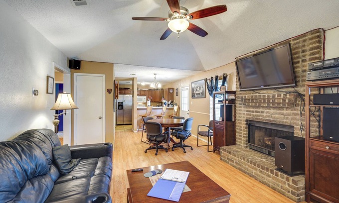 Central Arlington Casa | 4 Blocks to AT&T Stadium: Home w/BBQ-Ready Yard!