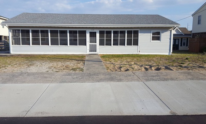 Colington Cabaña | 4 BR, 2 BA Cottage Kill Devil Hills, Close to the ocean, NO Steps
