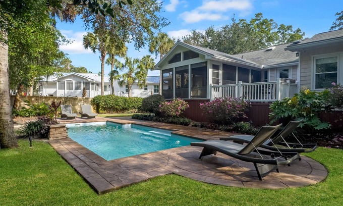 Isle of Palms Casa | 4 BR 3 BA Beach Rental With Pool | Pet Friendly