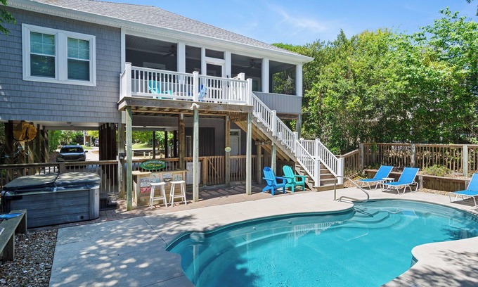 Emerald Isle Casa | 4 BR Cottage w/Pool, Hot Tub, Tiki Bar, 2 King Suites & Easy Beach Access