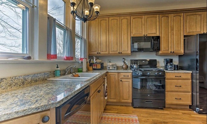 Hendersonville Casa | Casa de 4 dormitorios en Hendersonville, a 5 minutos a pie de la calle principal