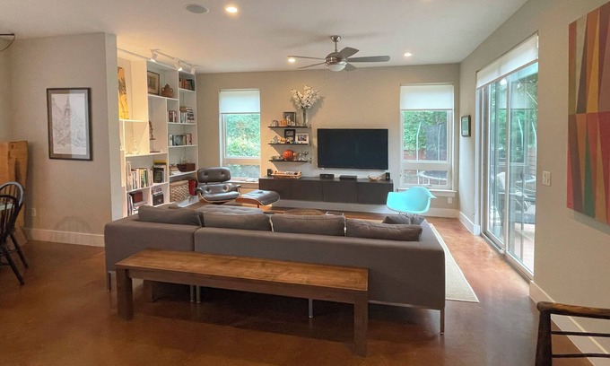 Tarrytown Casa | 4 BR Home in West Austin - next to park with pool, playground and tennis courts