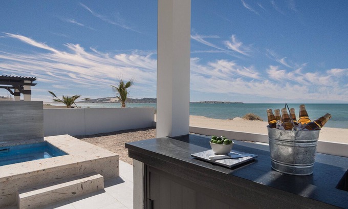 La Choya Casa | 4 BR Luxurious Ocean front Casa Estrella in Islas del Mar