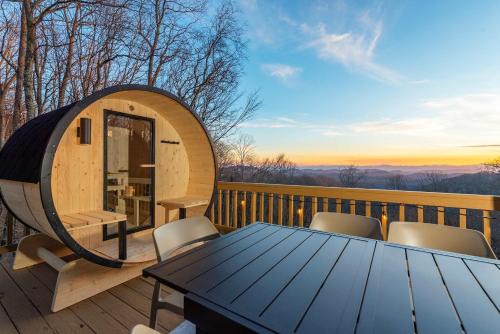 Wolf Laurel Casa | 4 Br Mountain Views Sleeps 10 Sauna Hot Tub Arcade