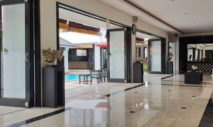 Mumbul Villa | 4 dormitorios, Villa privada Nusa Dua Bali, apto para niños, barbacoa, gimnasio, piscina grande y billar