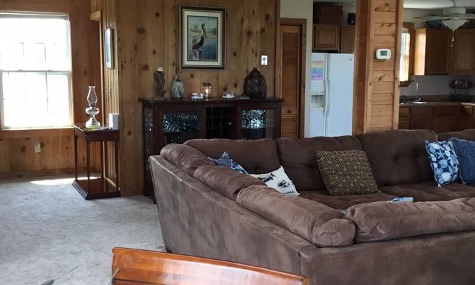Farrow Shores Casa | 4 BR Oceanside easy beach access - home feeling!