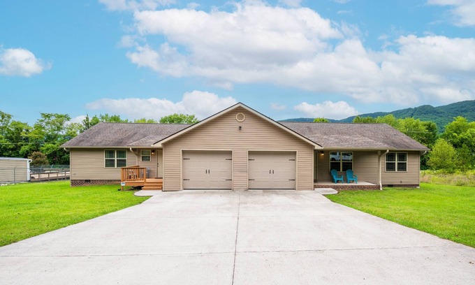 Lookout Valley Neighborhood Association Casa | 4 BR - Walk to the Venue - 10 minutes to Downtown and Lookout Mountain