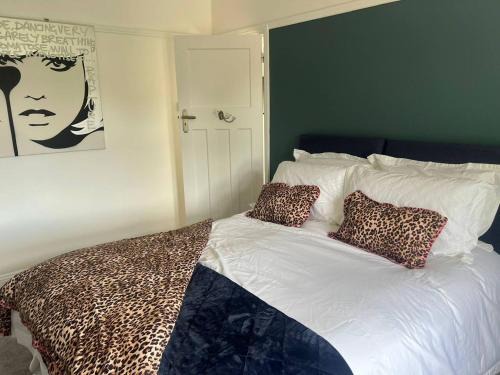 Earley Casa | 4 BRD House, with Double Parking