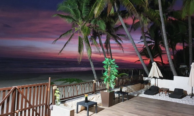 Playa Azul Casa | Los Bungalows en mera orilla del mar pacifico