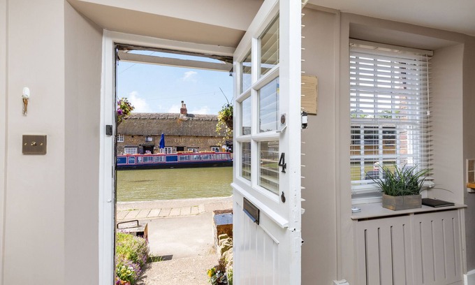 Stoke Bruerne Cabaña | 4 Canalside Cottages