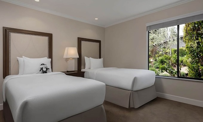 Napa Casa | 4 Comfortable Suites Near Trancas Crossing Park, Pool, Onsite Golf, FREE Parking