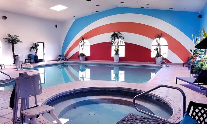 Window Rock Hotel | 4 Comfortable Units with Free Breakfast & Free Parking! W/ Indoor Pool & Hot Tub
