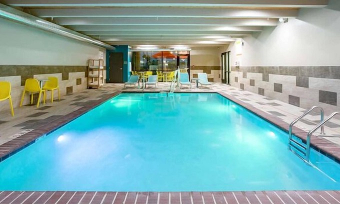 Roswell Hotel | 4 Convenient Units Near Spring River Zoo. Indoor Pool, FREE Breakfast!