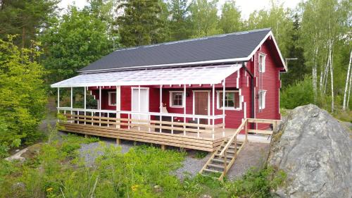 Naantali Chalet De Esquí | 4 hengen luhtimökki