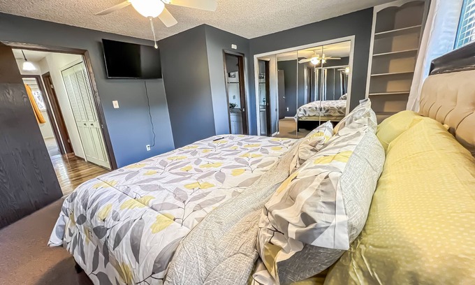 Northeast Colorado Springs Casa | 4 King beds/6Bdrm & 3Ba/Your Ideal Family Getaway