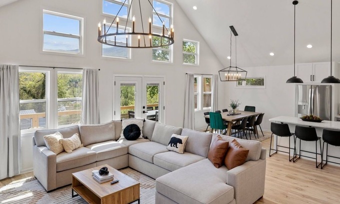 Black Mountain Casa | 4 King Luxury MTN Home | 3 min Downtown Black MTN | 17 min to Asheville