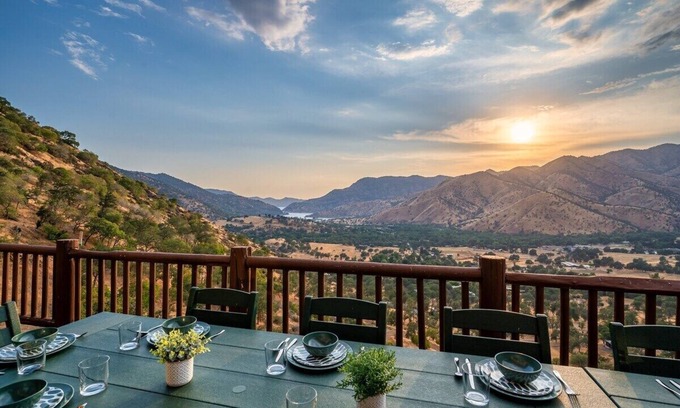 Three Rivers Cabina | 4 Kings Log Cabin 150 Acres Spectacular Views