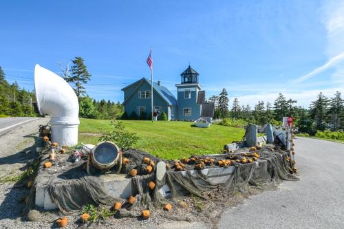 West Tremont Casa | 4 Mi to Acadia Trails Coastal Maine Home with Deck