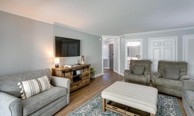 St. Simons Island Apartamento | 4 Mi to Beach St Simons Island Golf Course Condo