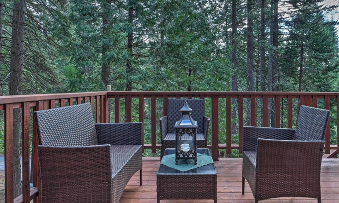 Dorrington Cabina | 4 Mi to Big Tree State Park: Serene Cabin w/ Deck