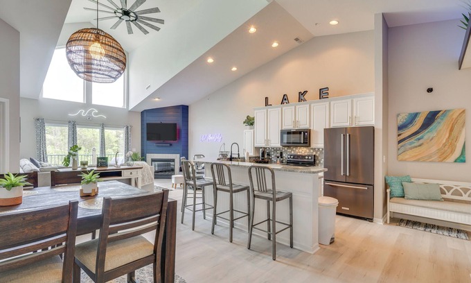 Camdenton Condominio | 4 Mi to Dtwn: Gem w/ Lake Access in Camdenton