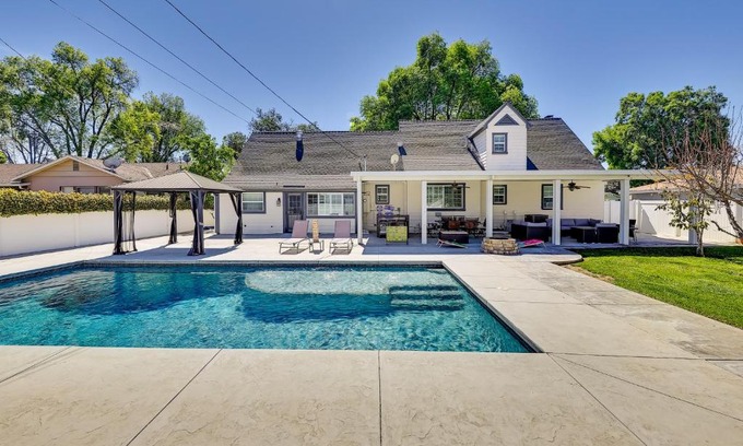 Riverside Casa | 4 Mi to Dtwn Riverside Gem with Pool and Game Room