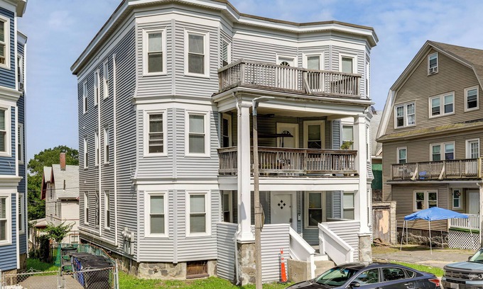 Fields Corner West Apartamento | 4 Mi to Fenway Park: Pet-Friendly Dorchester Apt!