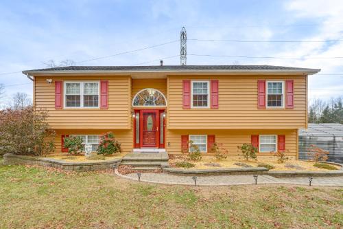 Balmville Casa | 4 Mi to Hudson River Cozy Newburgh Home!