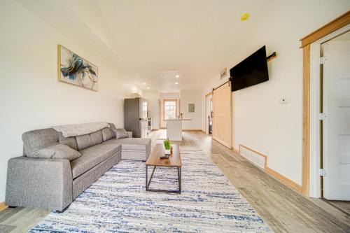Erie Apartamento | 4 Mi to Lake Erie Condo with Golf Course Views!