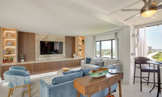 South Island Condominio | 4 Mi to Lovers Key SP: Modern Condo w/Ocean Views