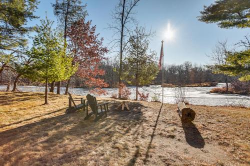 Elk River Apartamento | 4 Mi to Main Street Riverfront Minnesota Cabin