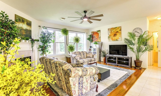 Spring Casa | 4 Mi to Old Town Spring: Family Retreat w/ Yard!