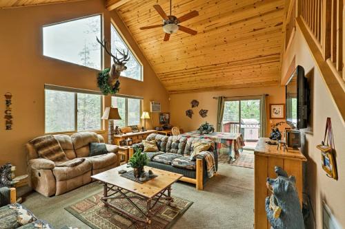 Hathaway Pines Casa | 4 Mi to Pine Lake Hathaway Pines Cabin with Deck