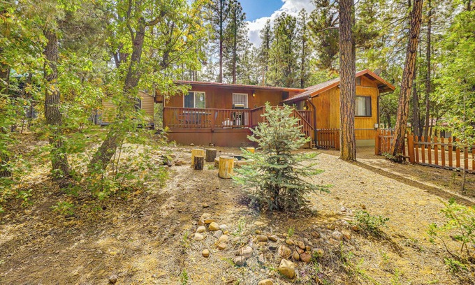 Pinetop-Lakeside Cabaña | 4 Mi to Rainbow Lake: Peaceful Home w/ Deck