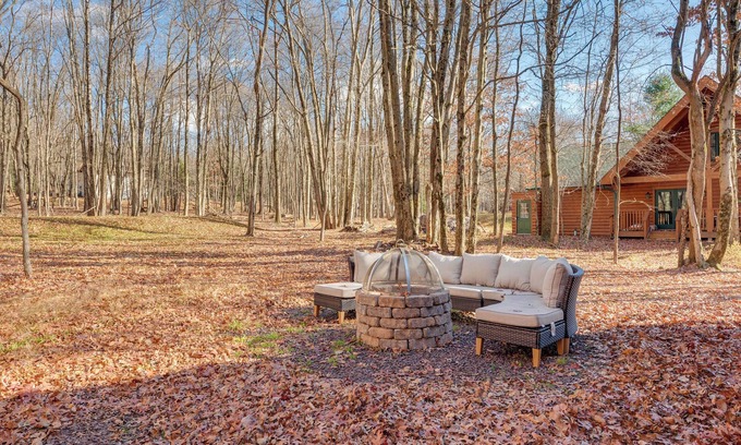 Briar Crest Woods Cabina | 4 Mi to Skiing: Cabin w/ Lake Access in Blakeslee