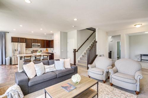 Daybreak Casa | 4 Mi to The District Family Home with Tennis Access