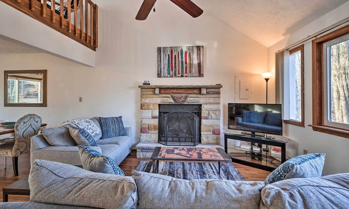 Tobyhanna Casa | 4 Mi to Tobyhanna State Park: Home w/ Fire Pit