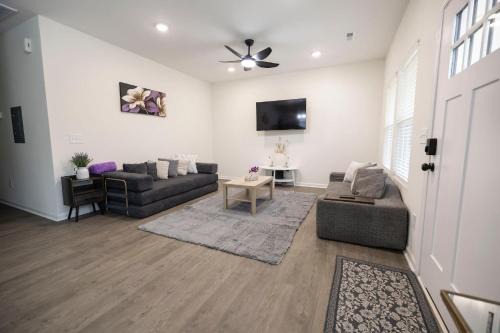 Burlington Casa | 4 Min to Downtown - 10 Min to Elon - Washer and Dryer