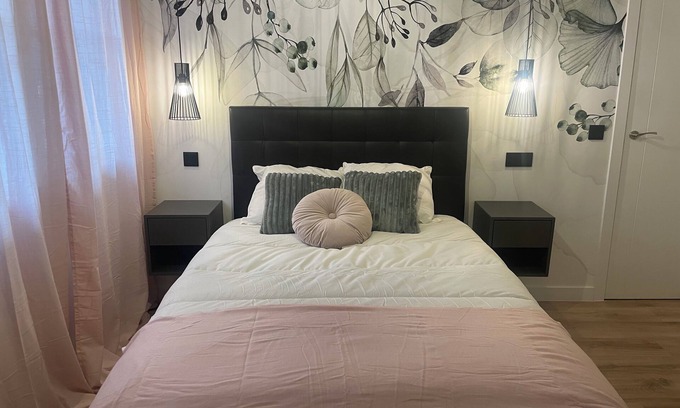 Villa de Vallecas Condominio | A 4 minutos andadno del metro, 3 habitaciones con baño en suite