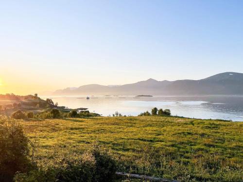 Oksnes Casa | 4 person holiday home in ALSVÅG, cleaning included
