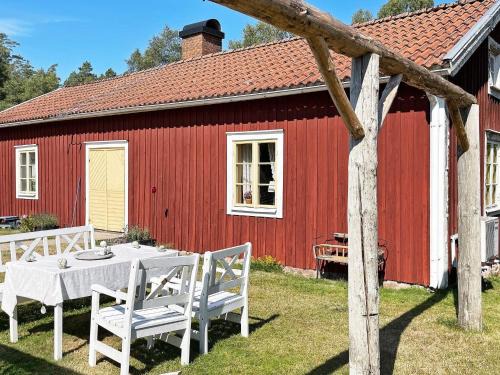 Hovmantorp Casa | 4 person holiday home in FURUBY