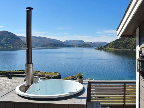 Silda Casa | 4 person holiday home in Selje