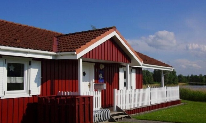 Norderteil Casa | 4 person vacation home with wood-burning stove, conservatory and canoe, with a wonderful view of the lake in Otterndorf