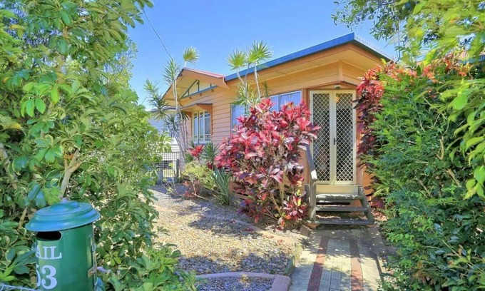 Bundaberg South Casa | 4 Queen Beds Sleeps 10 Full Air Free Wifi/netflix