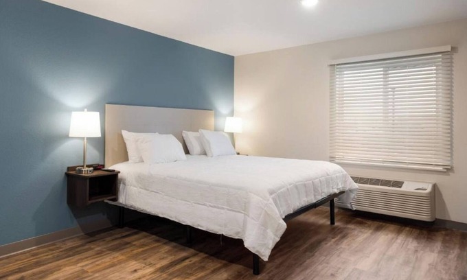 Newnan Hotel | 4 Queen Room w/ Private Entry + Kitchen – Perfect for Extended Newnan Stays