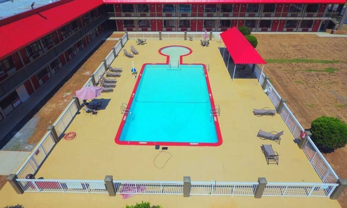 Perry Casa | 4 Relaxing Units Near Historic Downtown Perry, Breakfast, Pool, , Parking!