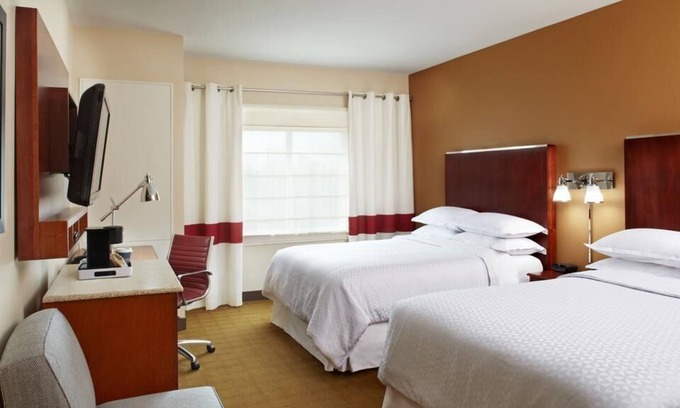 Southeast Houston Casa | 4 Relaxing Units, Swimming Pool, Free Parking, Near The Gardens Houston